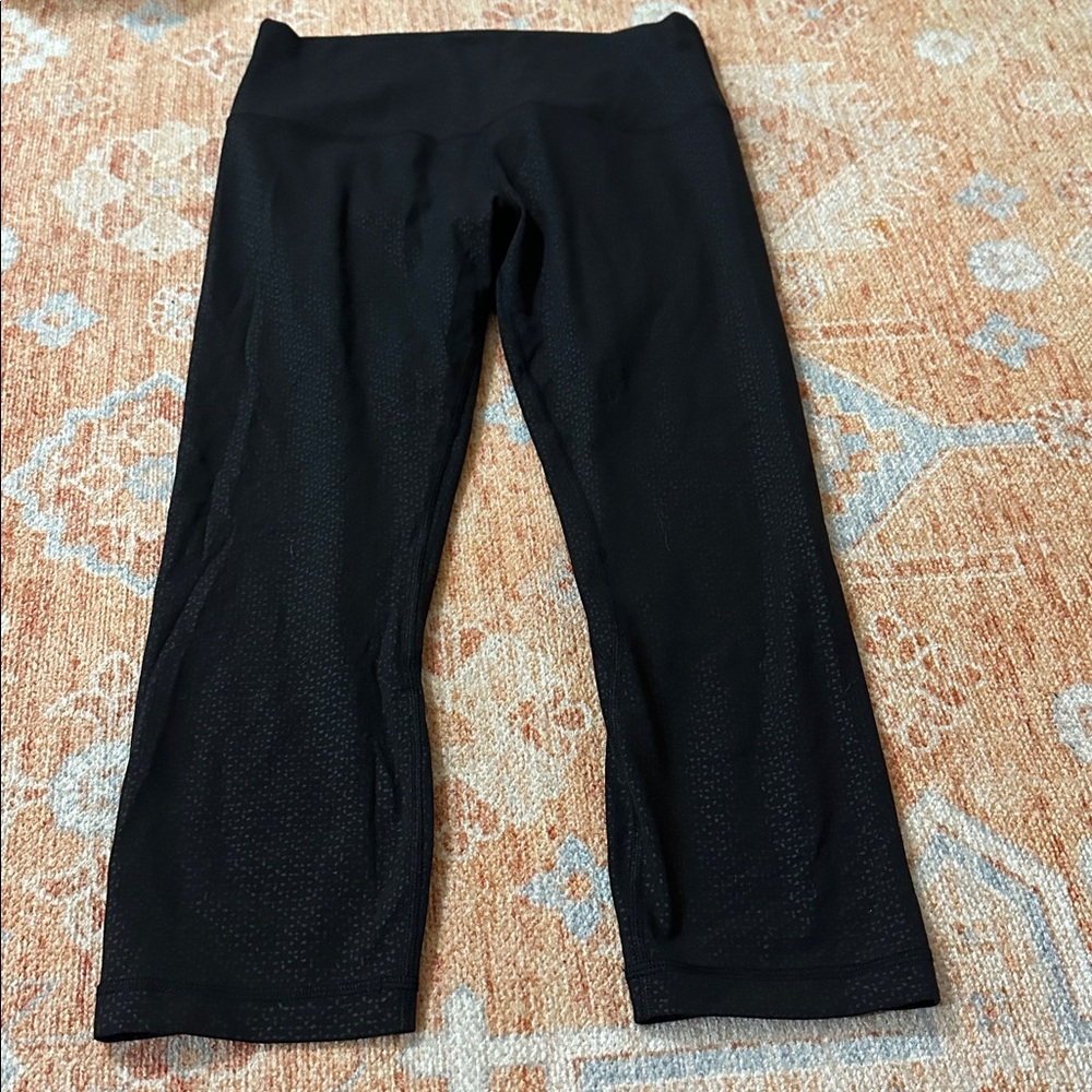 Lululemon Align Crop *21" Monochromic Black Emboss W6AXOS size 8 - Picture 3 of 9